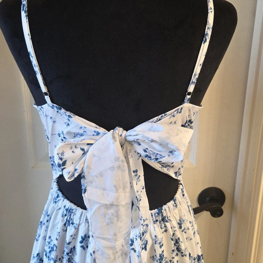 Floral Spaghetti Strap Maxi Dress With Cut Out In Back - Picture 12 of 16